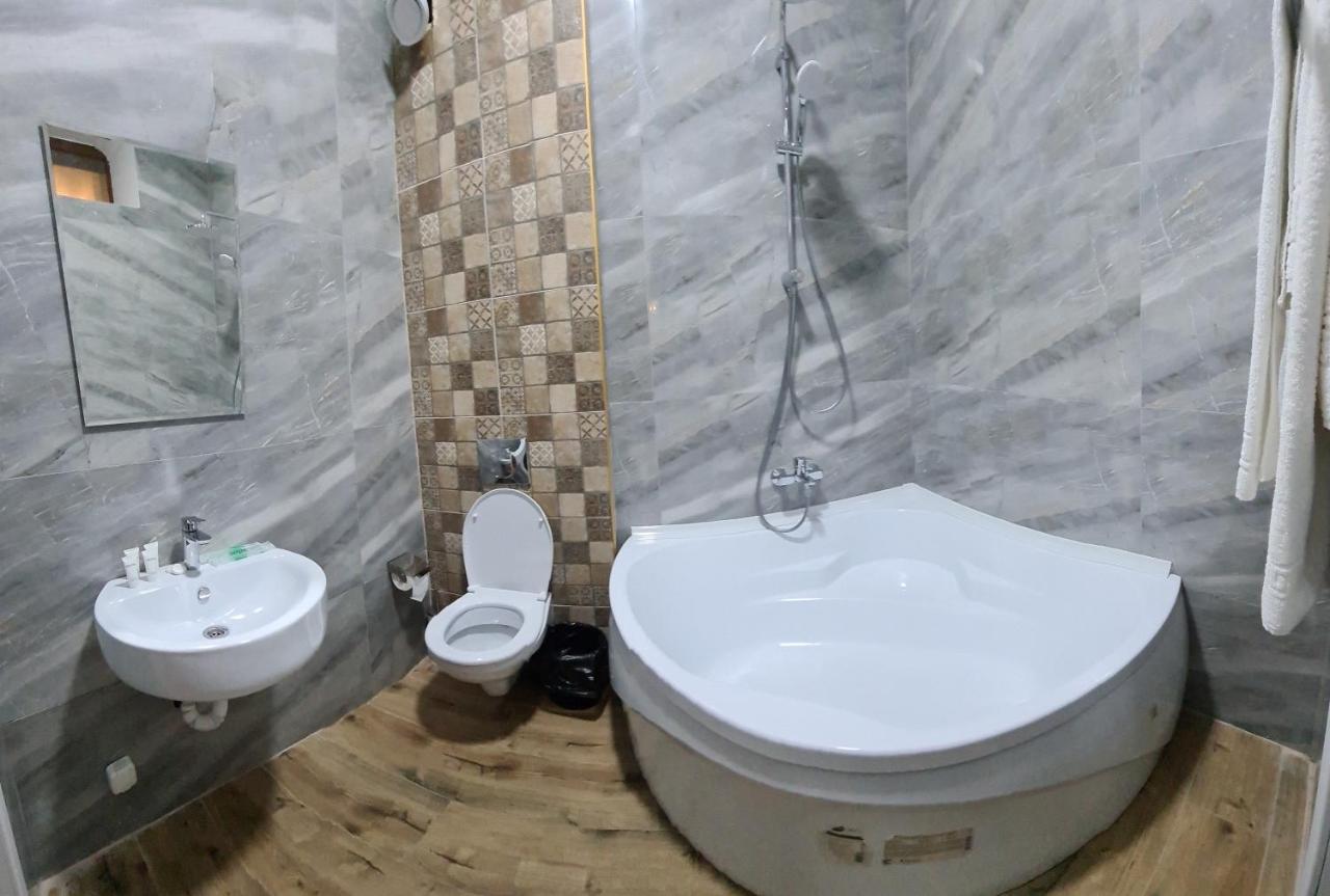 Riverside Boutique Hotel Almati Kültér fotó